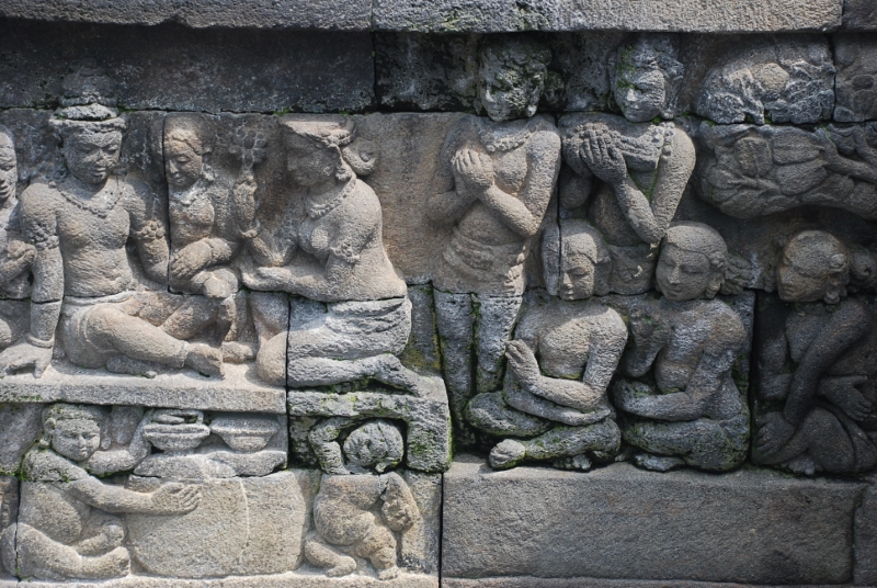 ภาพสลักนูนสูงที่โบโรพุทโธ